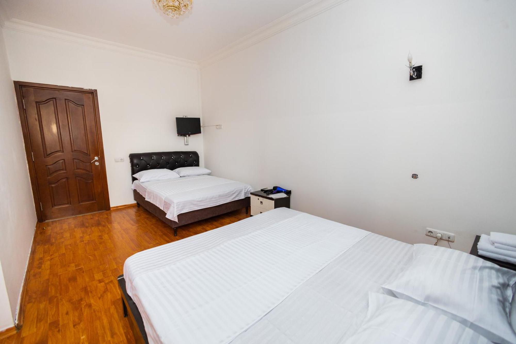 Yan Hotel Yerevan Ngoại thất bức ảnh