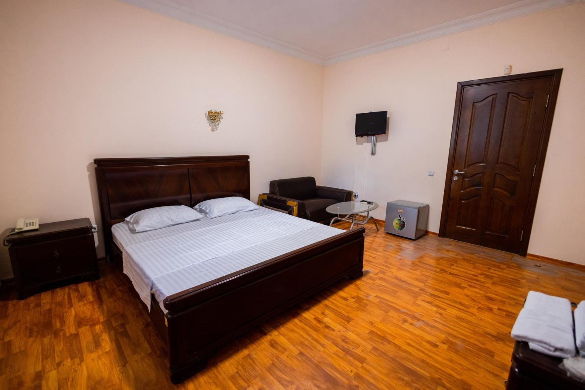 Yan Hotel Yerevan Ngoại thất bức ảnh