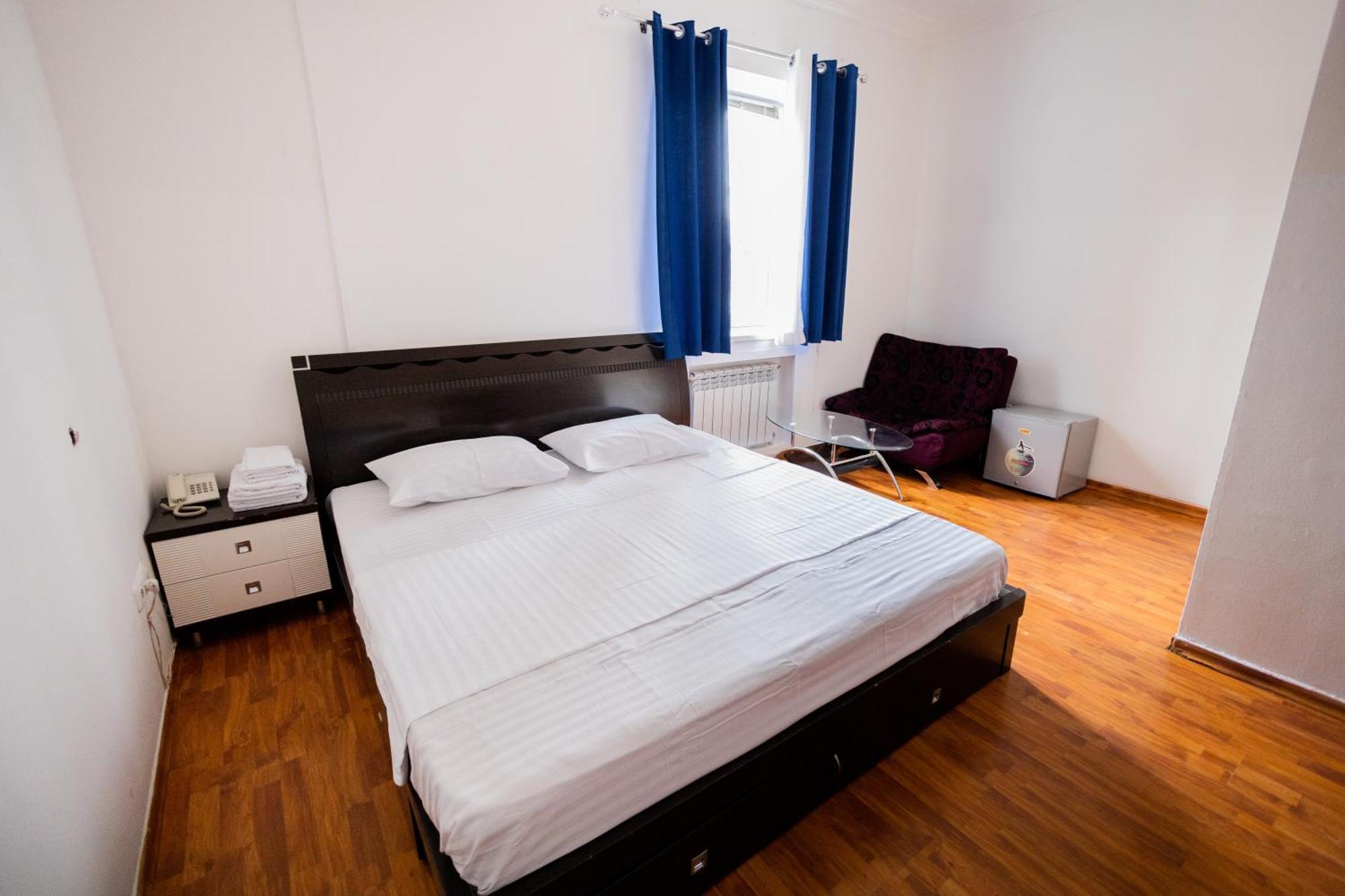 Yan Hotel Yerevan Ngoại thất bức ảnh