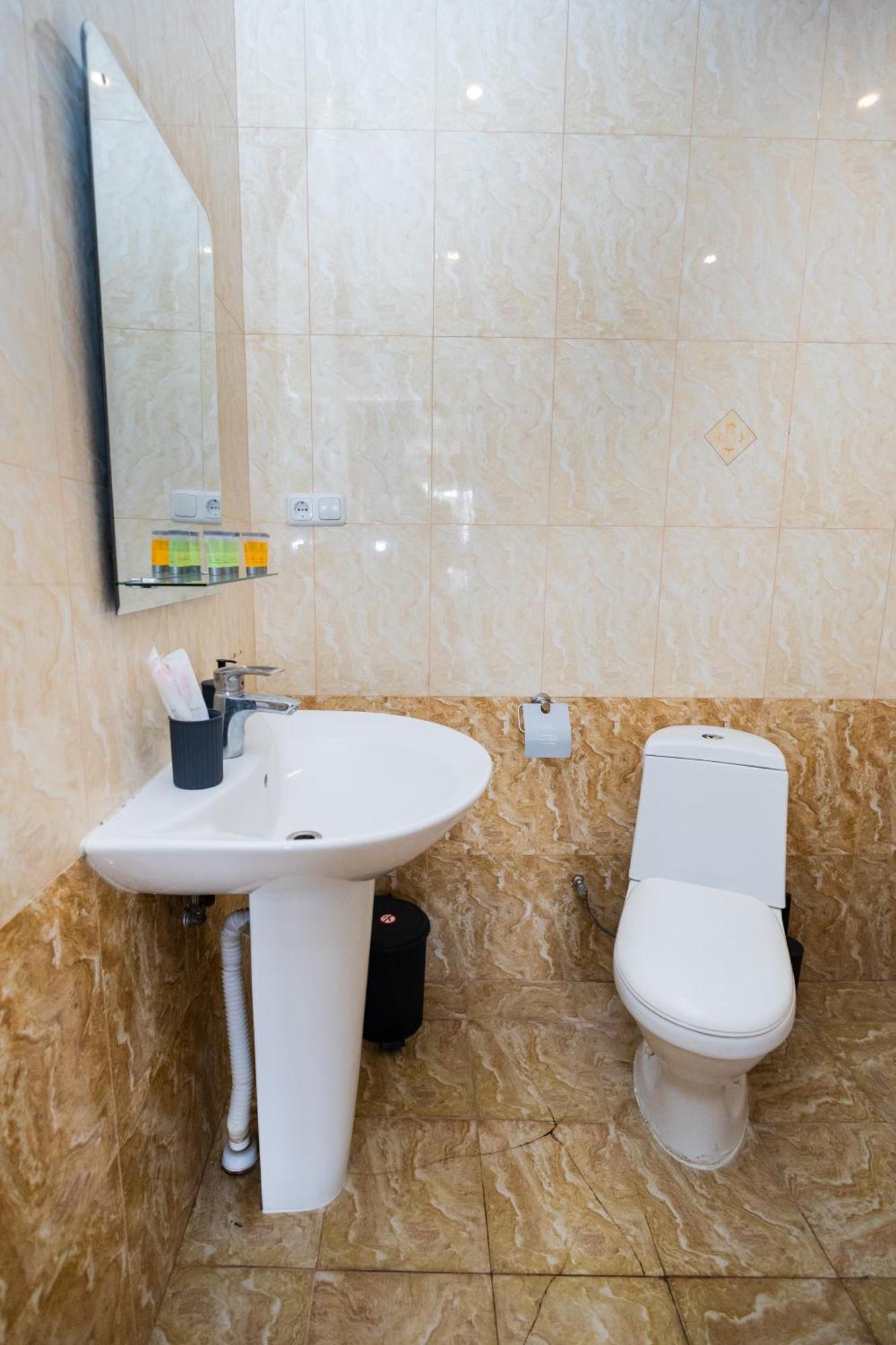 Yan Hotel Yerevan Ngoại thất bức ảnh