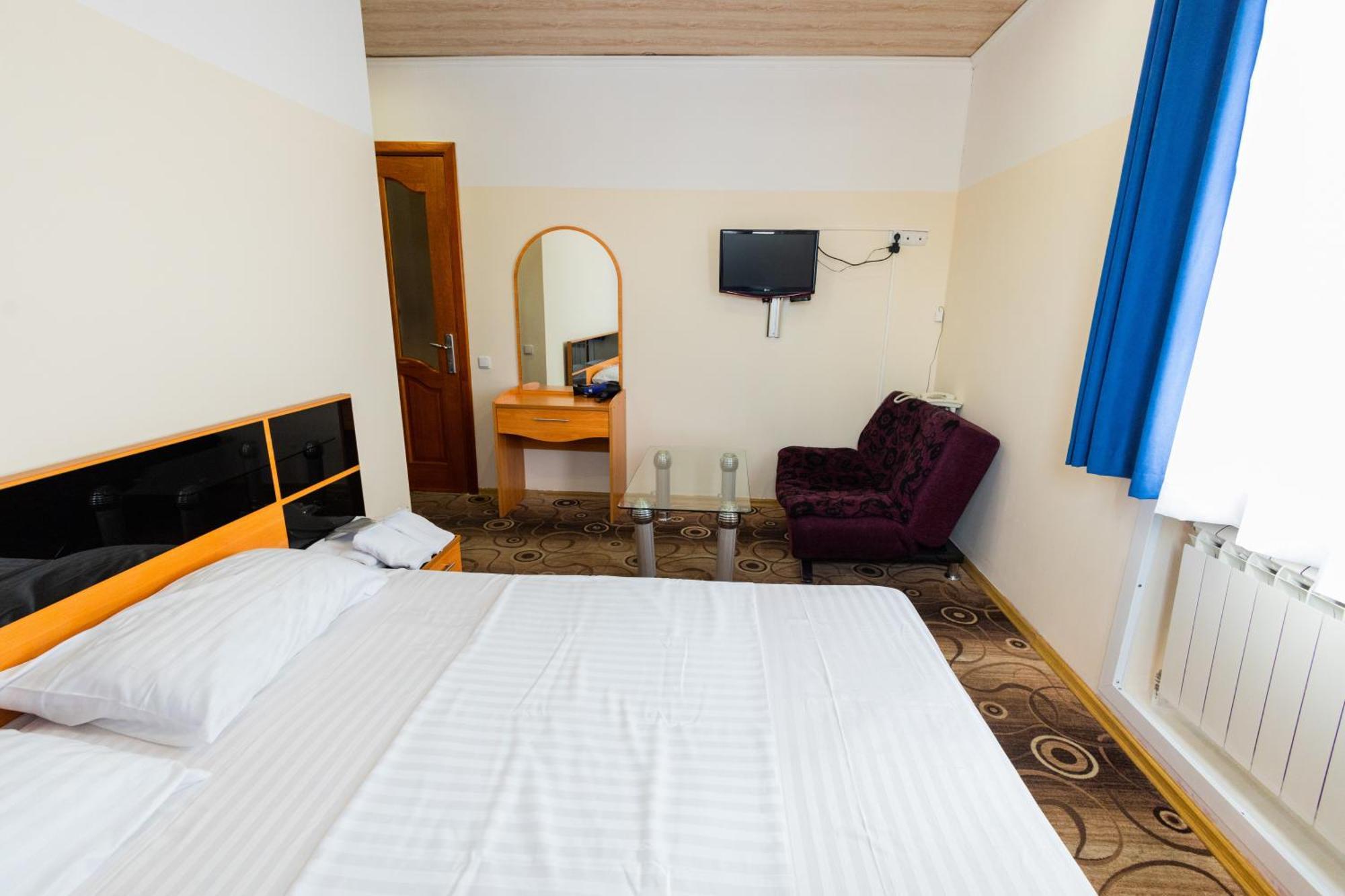 Yan Hotel Yerevan Ngoại thất bức ảnh