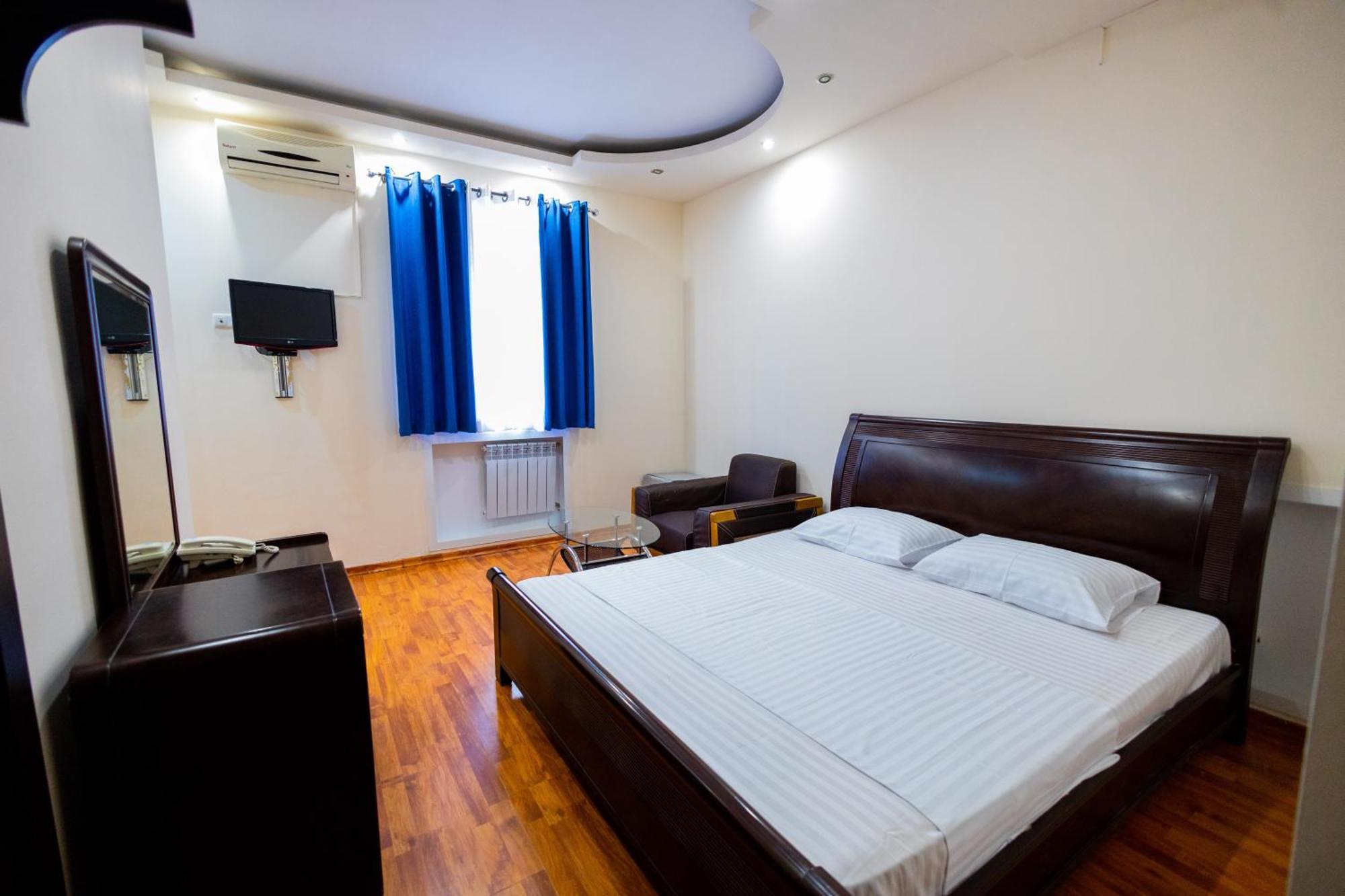 Yan Hotel Yerevan Ngoại thất bức ảnh