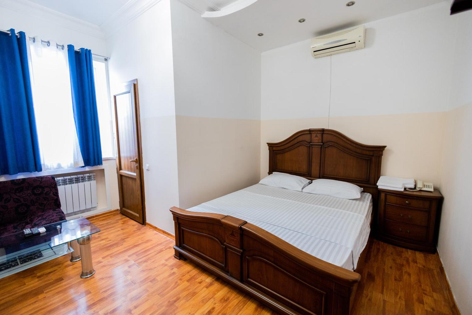 Yan Hotel Yerevan Ngoại thất bức ảnh