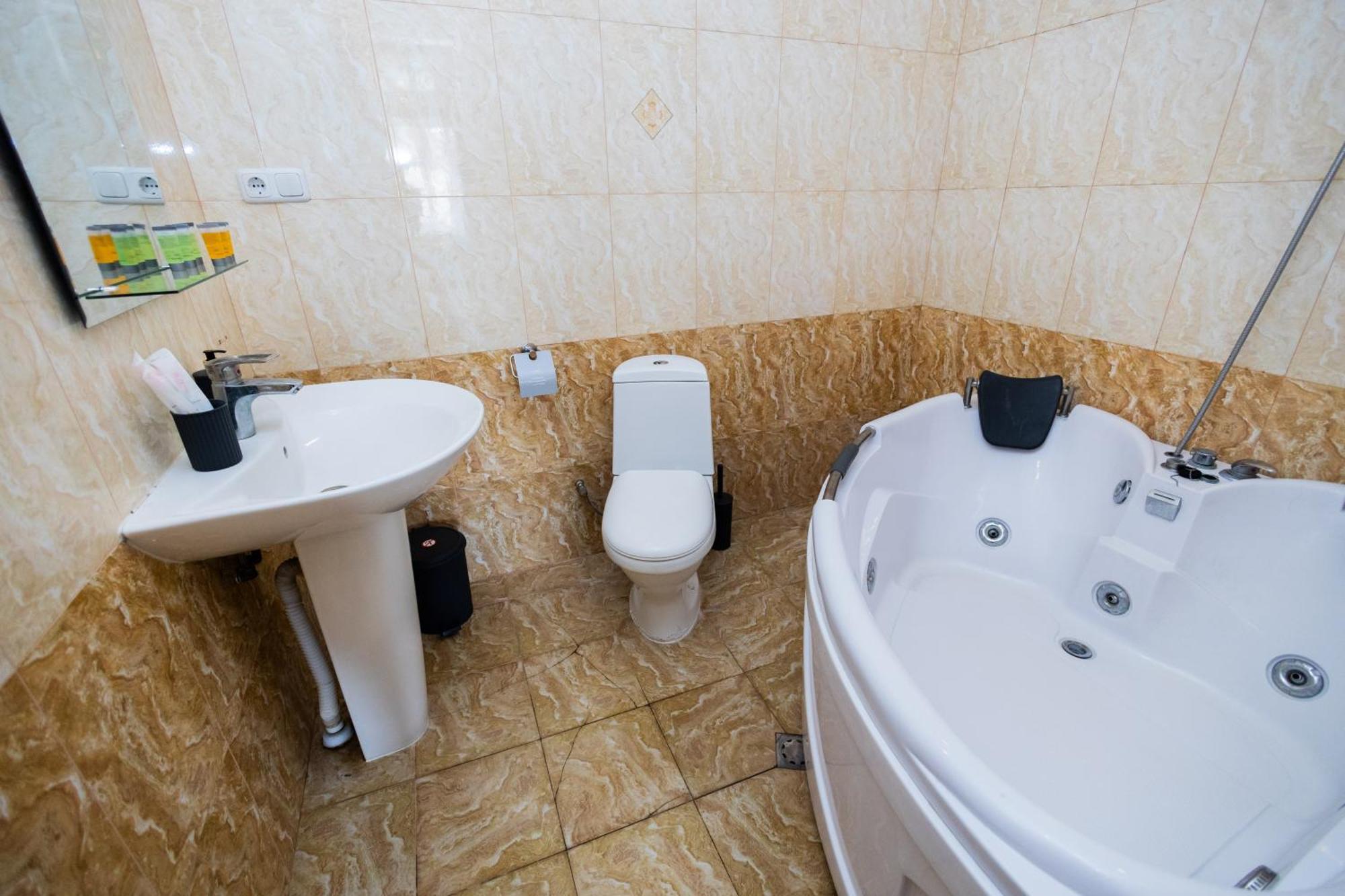 Yan Hotel Yerevan Ngoại thất bức ảnh