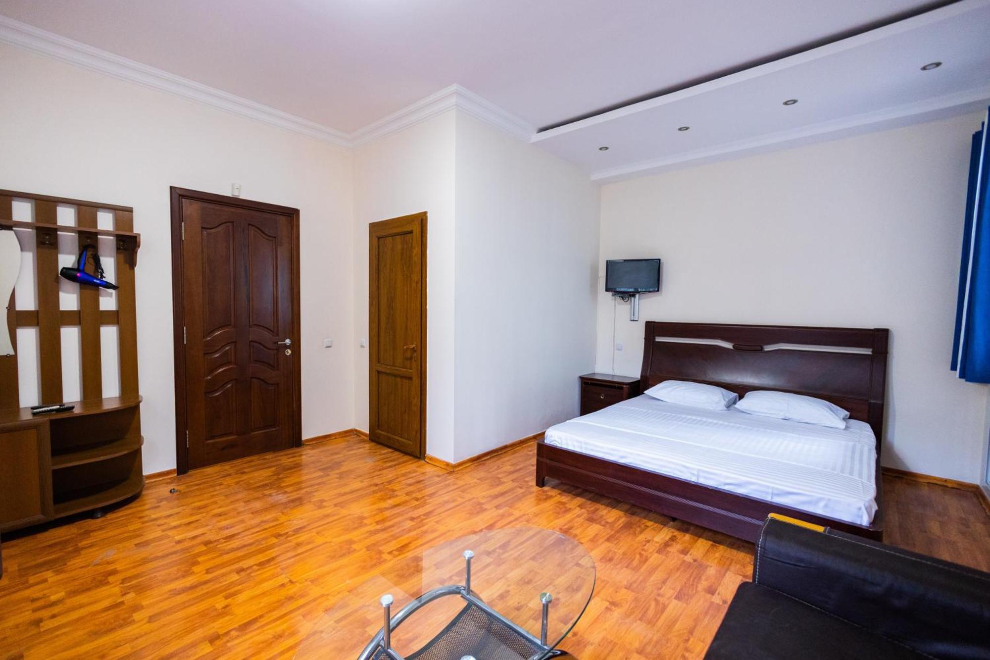 Yan Hotel Yerevan Ngoại thất bức ảnh