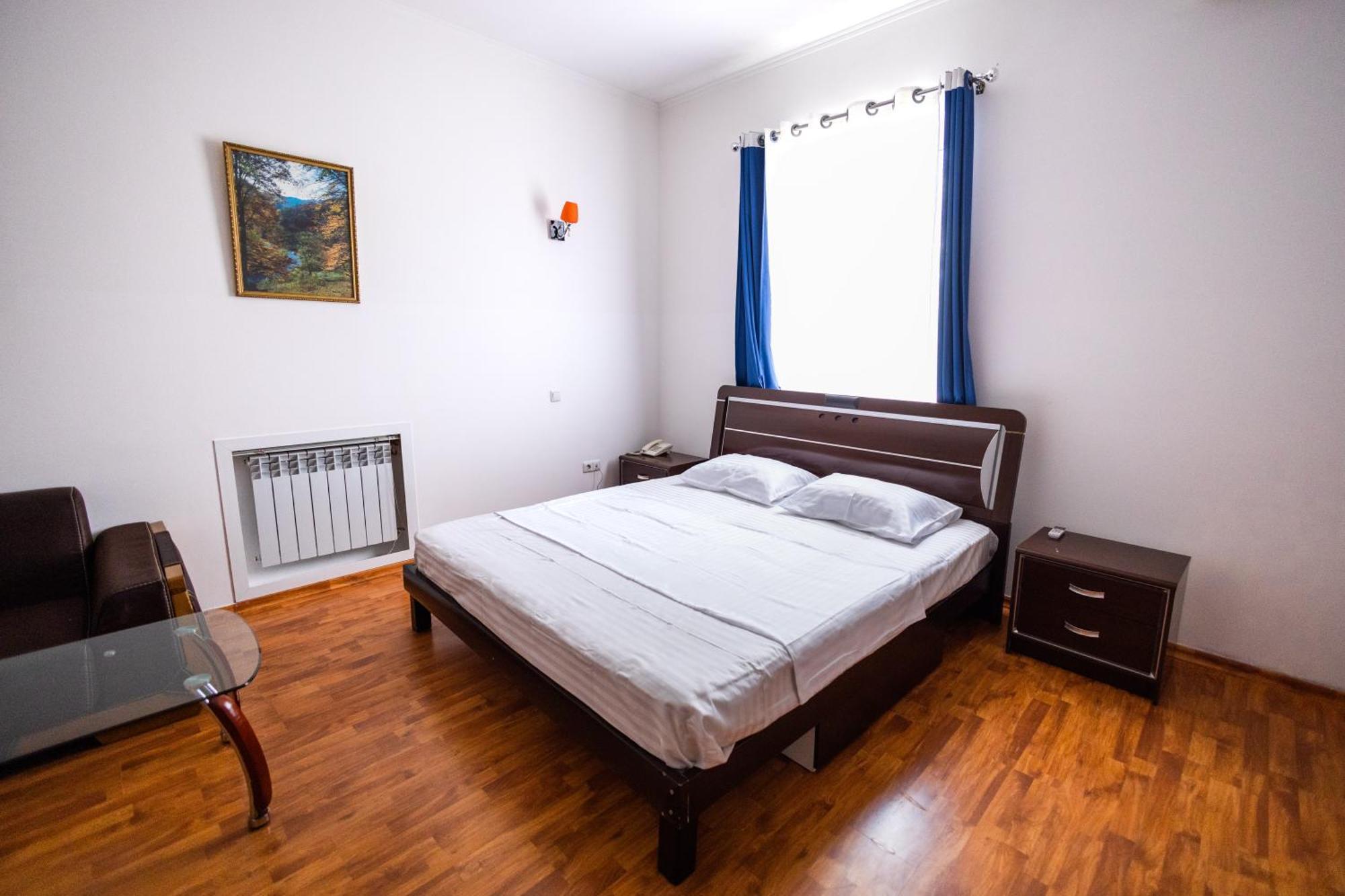 Yan Hotel Yerevan Ngoại thất bức ảnh