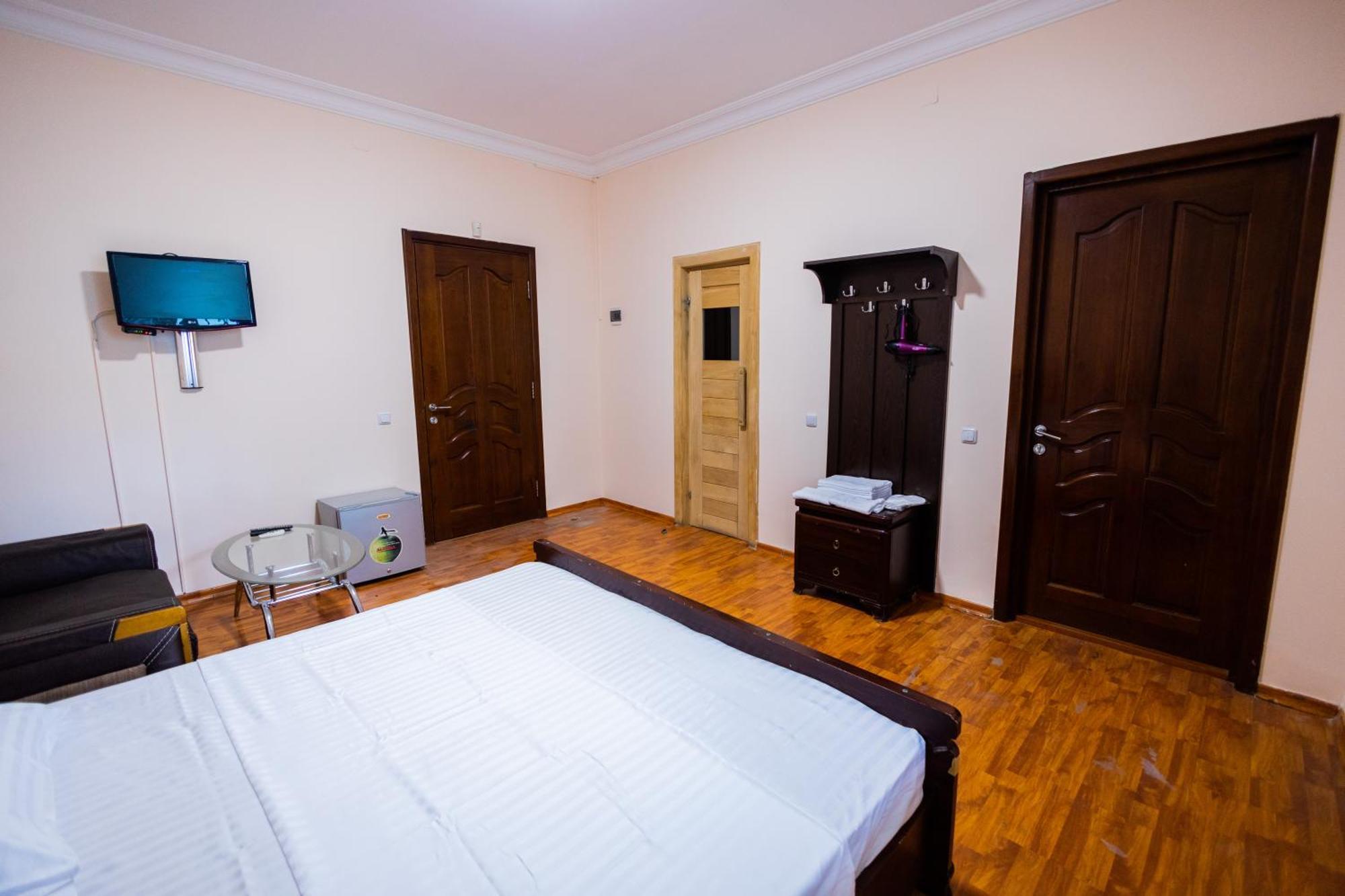 Yan Hotel Yerevan Ngoại thất bức ảnh
