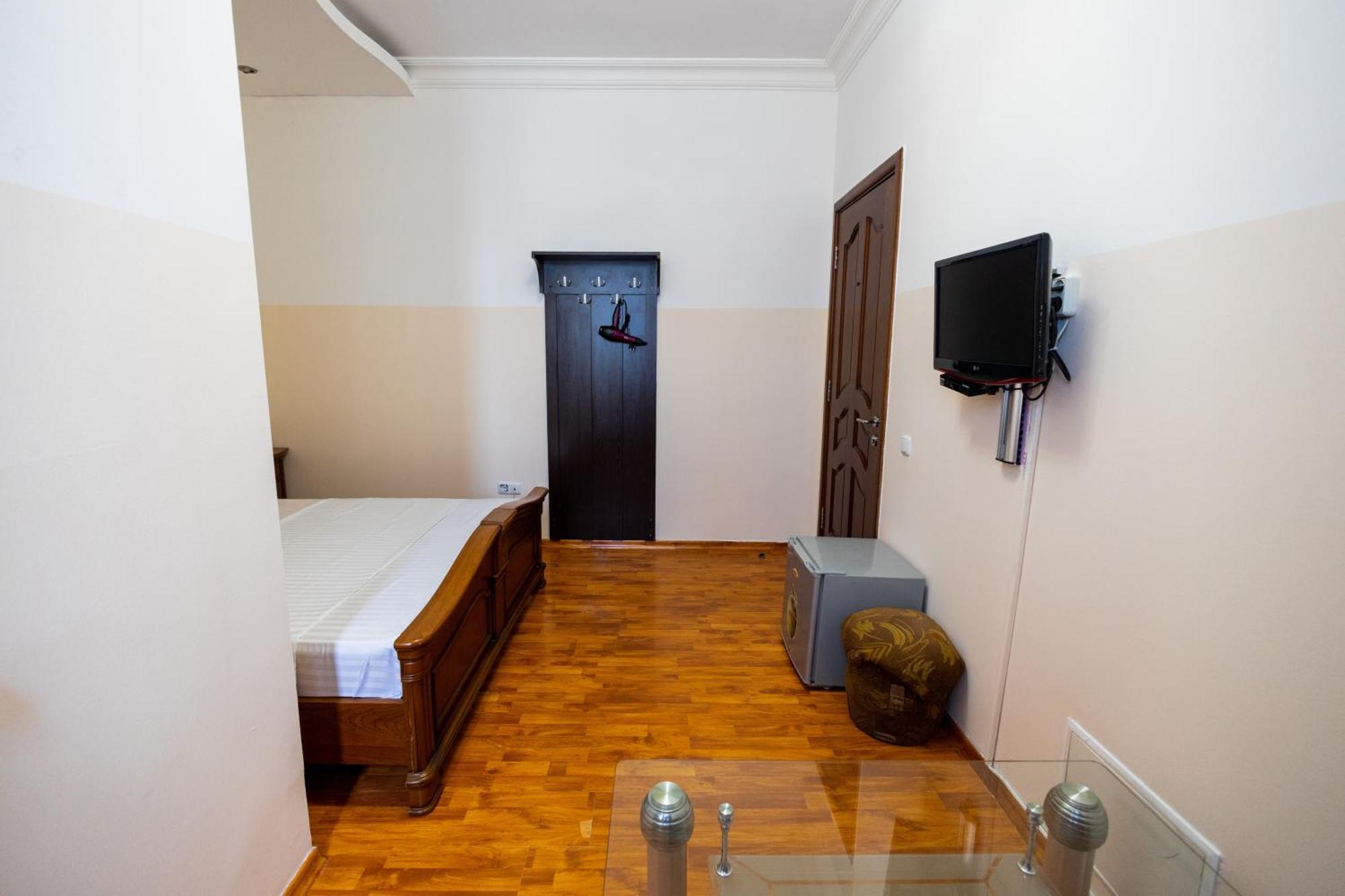 Yan Hotel Yerevan Ngoại thất bức ảnh